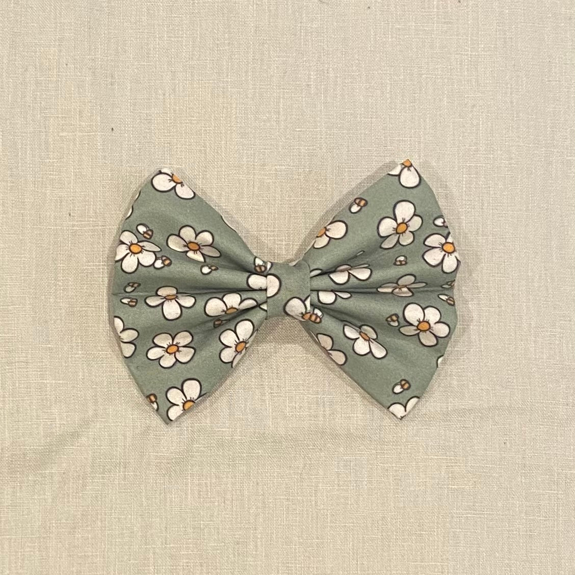 Daisy Bloom Bow Tie